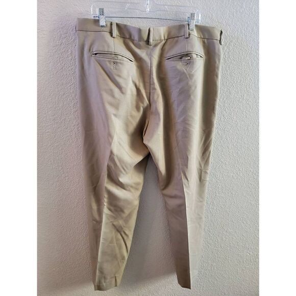 Van Heusen Traveler Men's Khaki Flat Front Dress Pants Size 38/29 - Picture 2 of 3